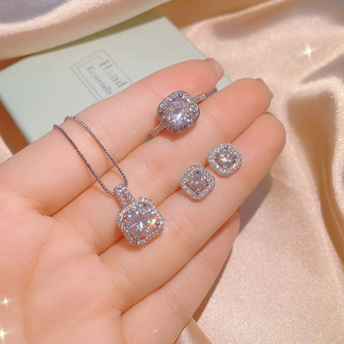 Crushed Ice Cushion Necklace Set (925 Sterling Silver)