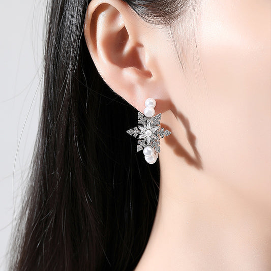 Pearl Nova Huggy Earrings