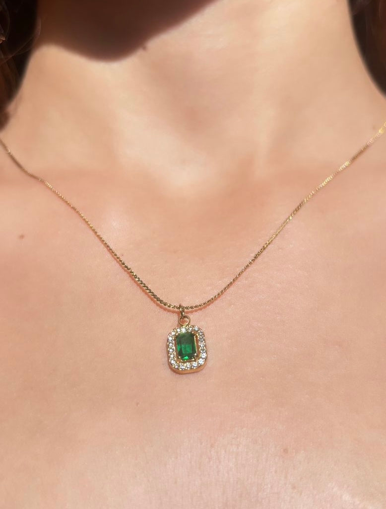 "Elegant jewelry gift for women, perfect for special occasions."