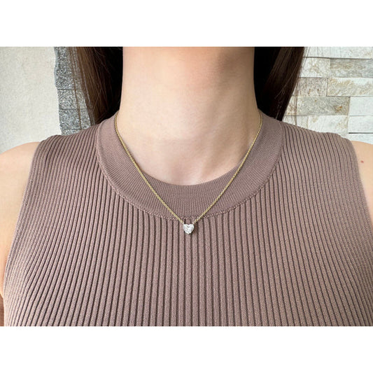 "Delicate beauty, bold strength – the heart diamond necklace."
"Where diamonds meet durability in perfect harmony."