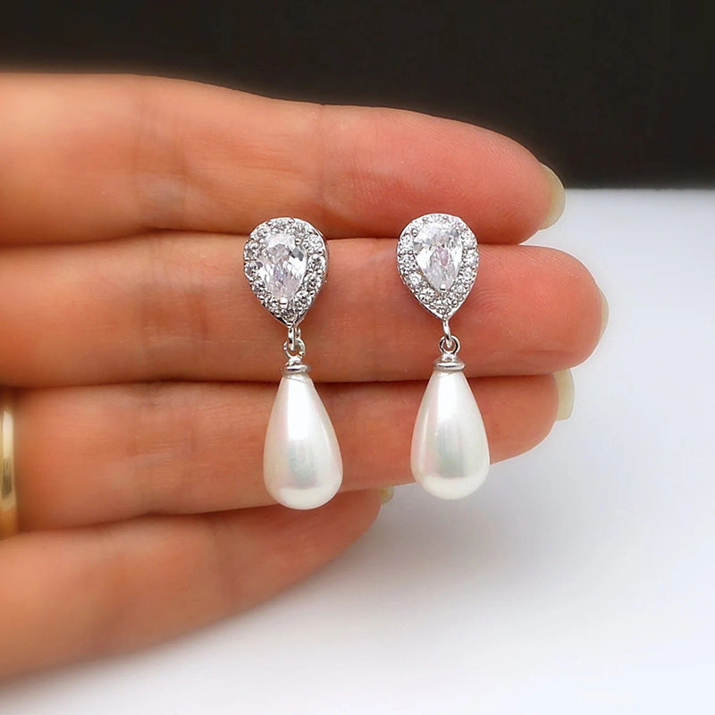 Anti-tarnish pearl jewelry, showcasing a lustrous earrings