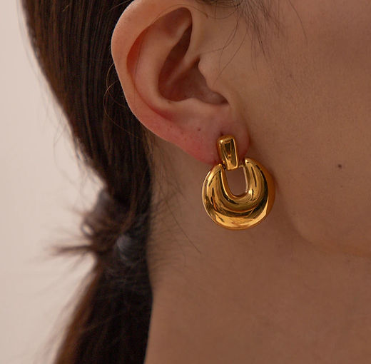 "Elegant jewelry gift for women, perfect for special occasions."