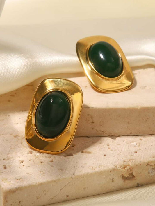 These Hailey-inspired earrings feature a delicate and modern design