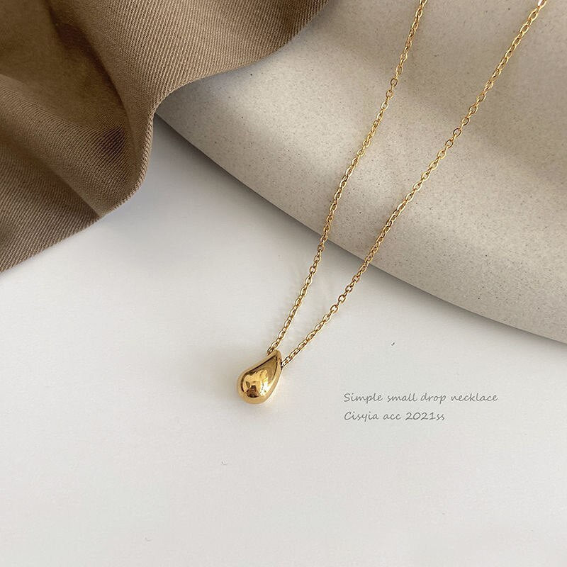 The minimalist style highlights the beauty of the gold, making it a versatile accessory for any occasion.