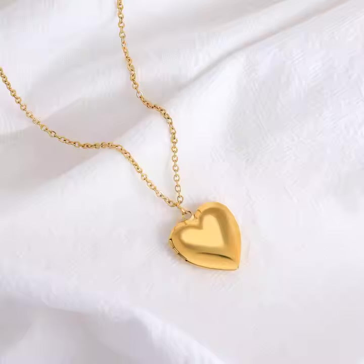 "Elegant jewelry gift for women, perfect for special occasions."