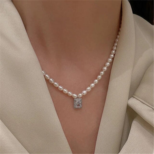 FRESH WATER NATURAL PEARL NECKLACE.