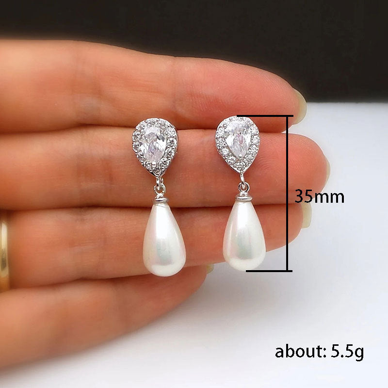 the Pearl Dewdrop Earrings bring a sense of freshness and delicacy, making them the perfect addition to any jewelry collection.