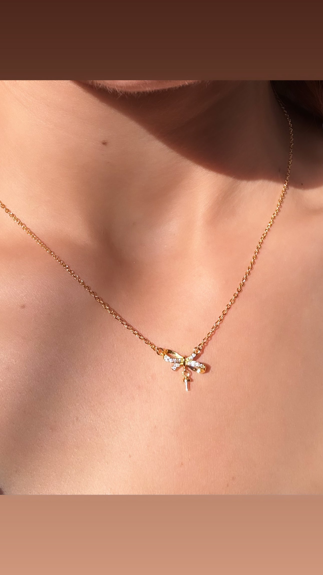 "Simple yet sophisticated neckpiece for daily use, ideal for women."