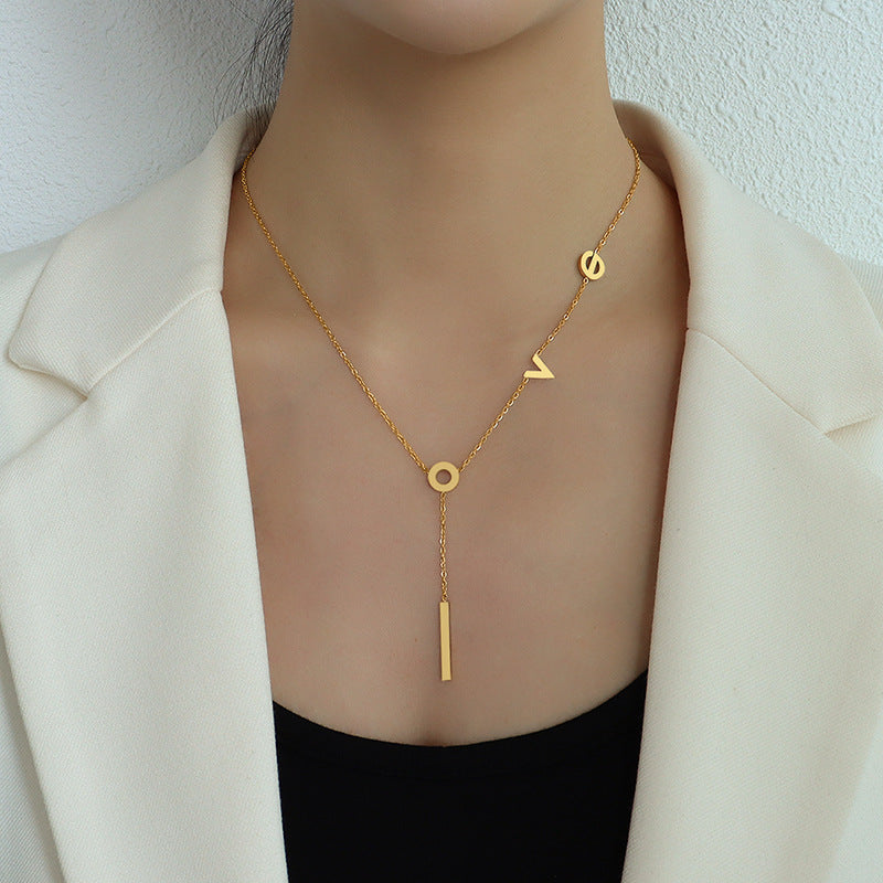 "Stylish 18kt women's jewelry, ideal for everyday use."