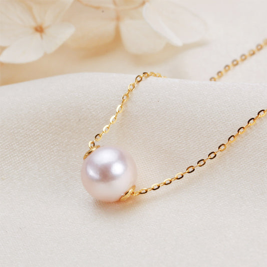 Designed with a unique sieved texture that enhances the necklace’s sophisticated appeal.