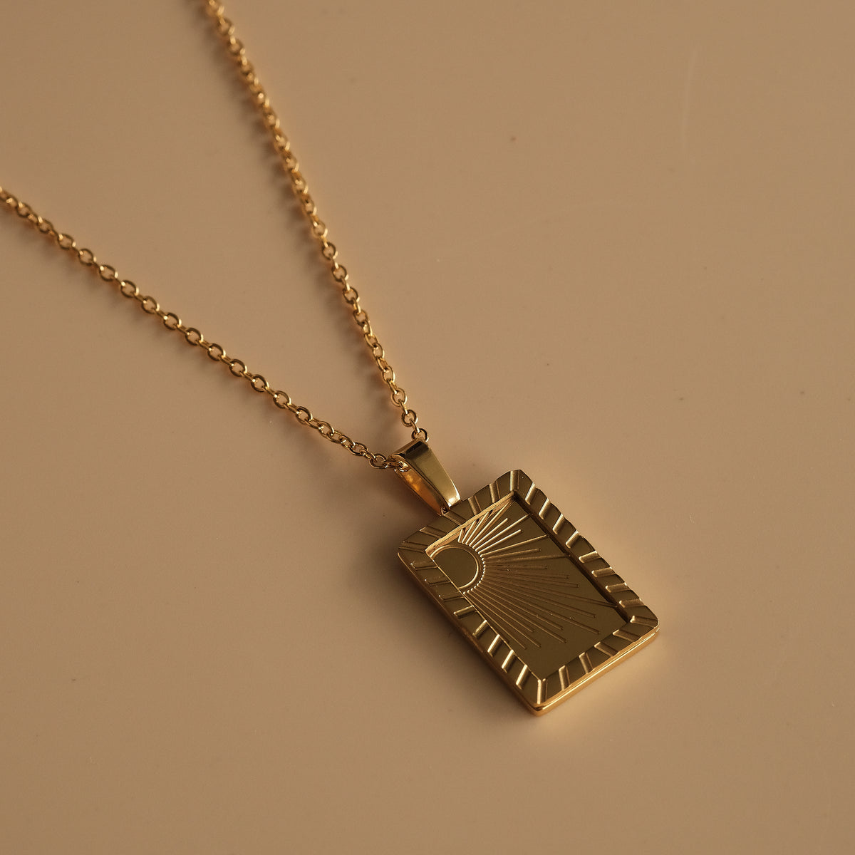 Comes With a Premium Gifting/Storage Box.
18k gold plated over stainless steel Water/Tarnish Resistant