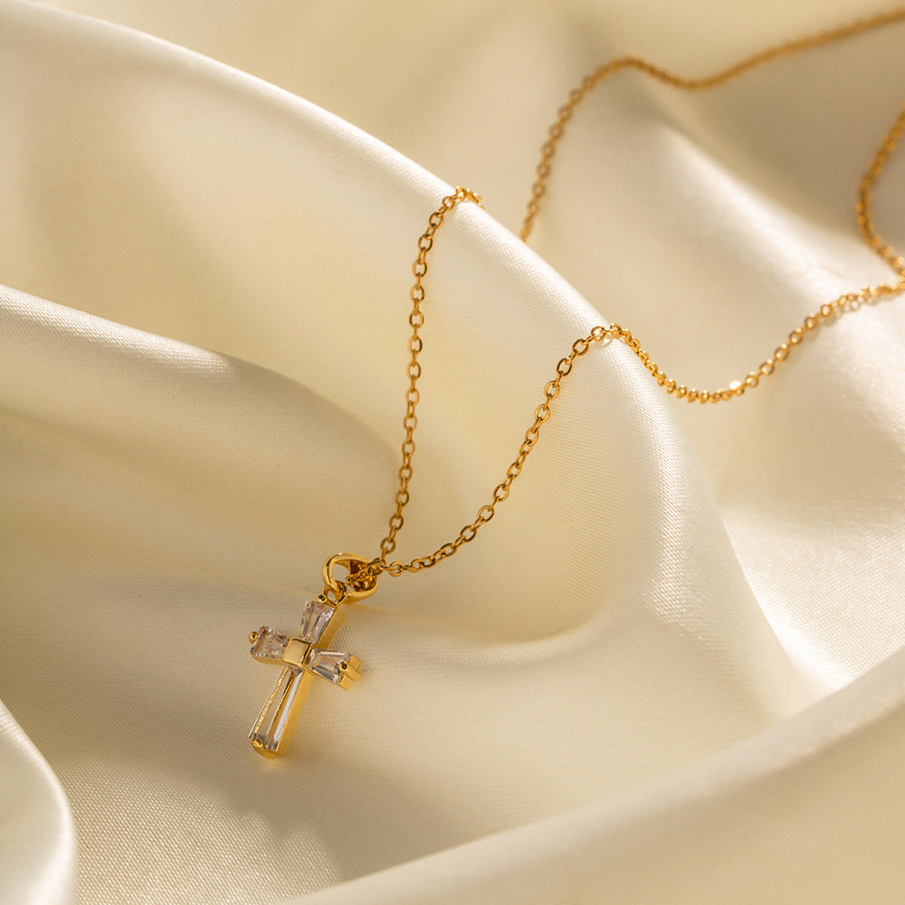 Comes With a Premium Gifting/Storage Box.
18k gold plated over stainless steel Water/Tarnish Resistant