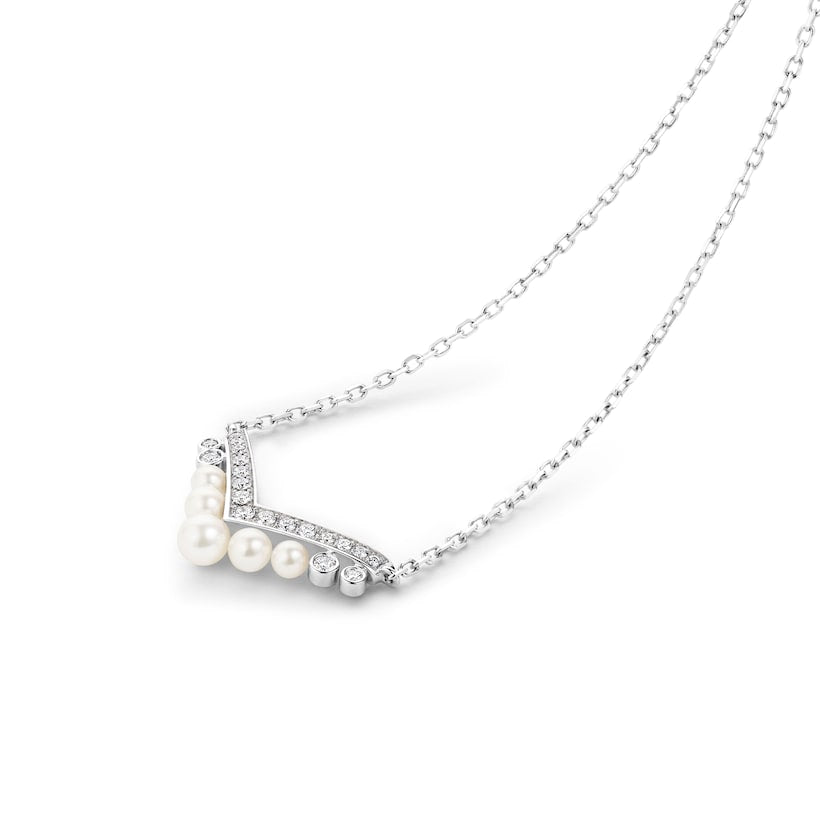 An eye-catching piece, perfect for elevating both day and evening looks.