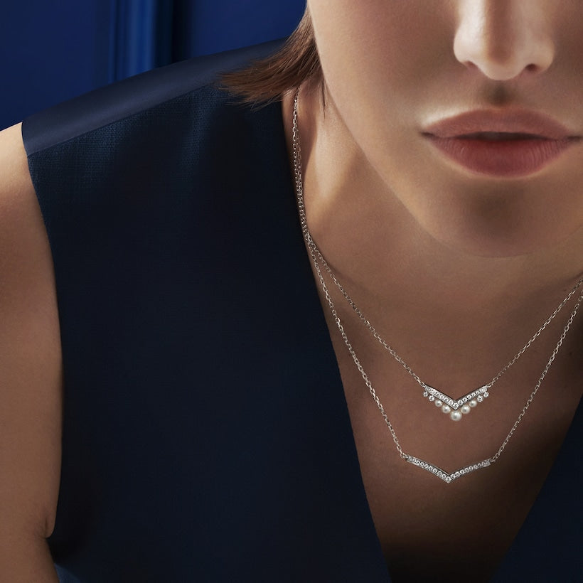 "Simple yet sophisticated neckpiece for daily use, ideal for women."