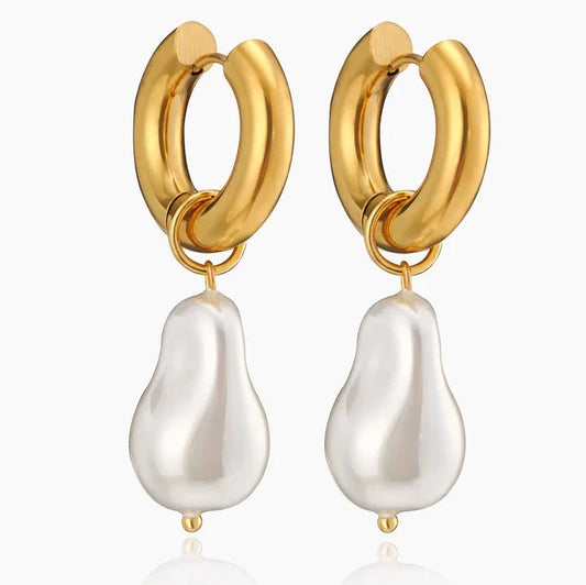 Crafted with high-quality freshwater pearls, these earrings seamlessly combine timeless elegance with modern versatility.
