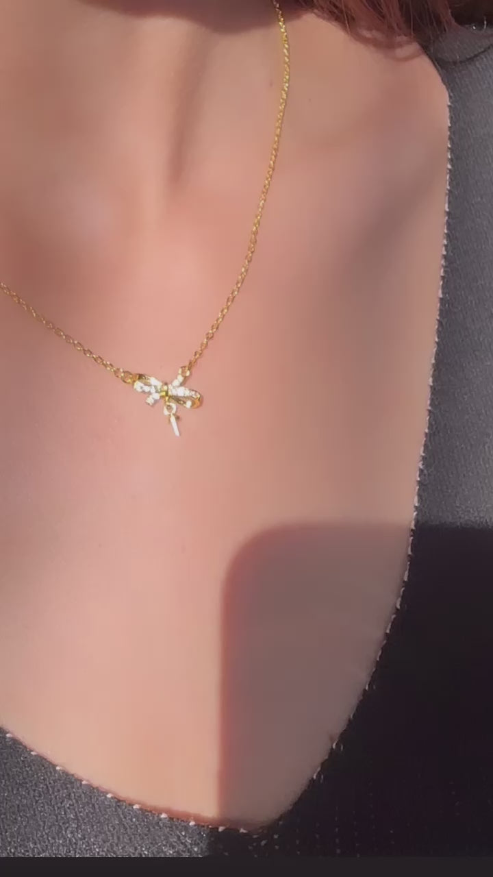 "Elegant gold neckpiece for women’s daily wear, offering classic charm."