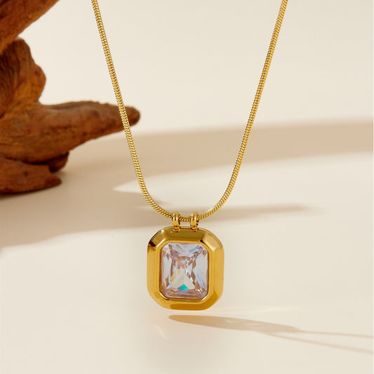 "A touch of gold, a sparkle of diamonds – pure elegance."