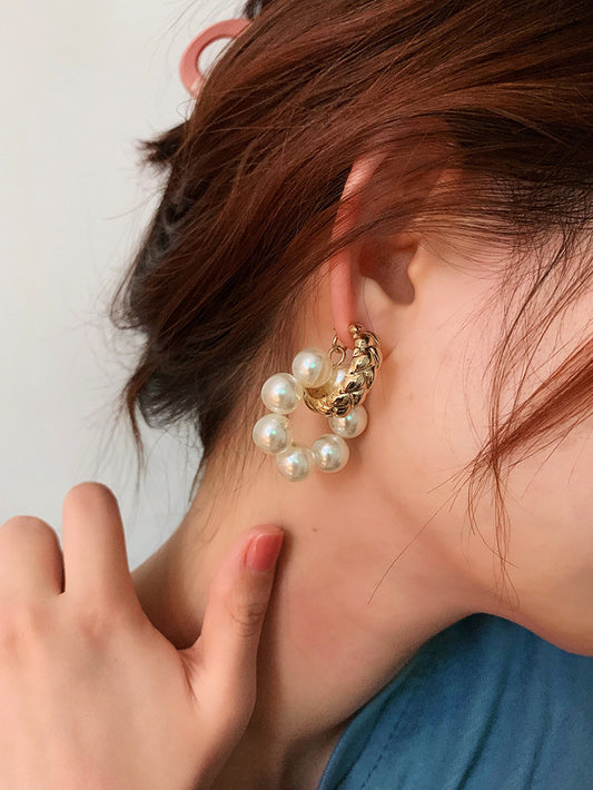 Interlocking Circle Pearl Earrings