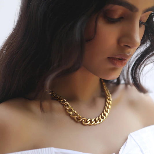 Comes With a Premium Gifting/Storage Box.
18k gold plated over stainless steel Water/Tarnish Resistant