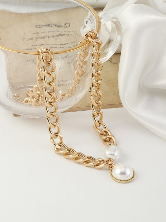 Handcrafted by the finest jewelers in recycled metals, this spectacular necklace features a chic and never-dying style