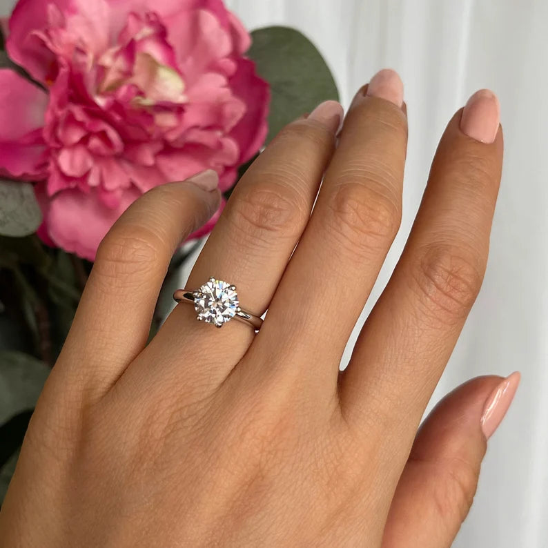 "Pure simplicity, pure silver – the timeless charm of a Classic Solitaire."