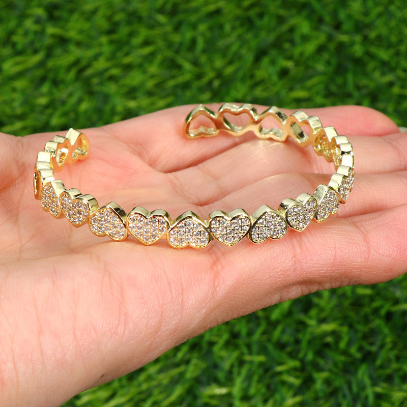 "Lightweight and durable bracelet , ideal for daily wear."