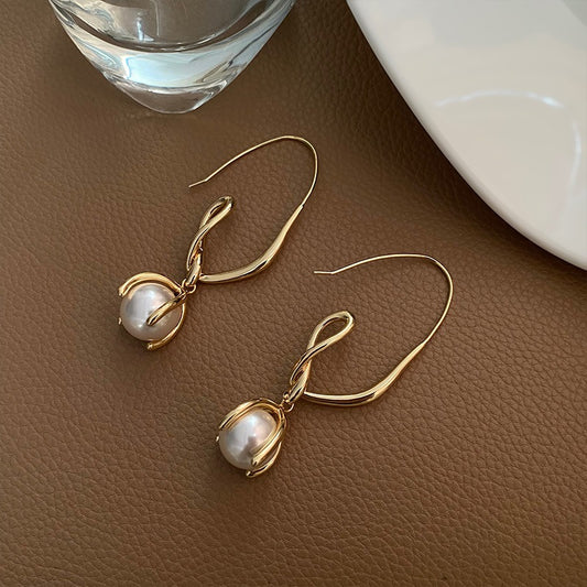 Twisted Pearl Earrings