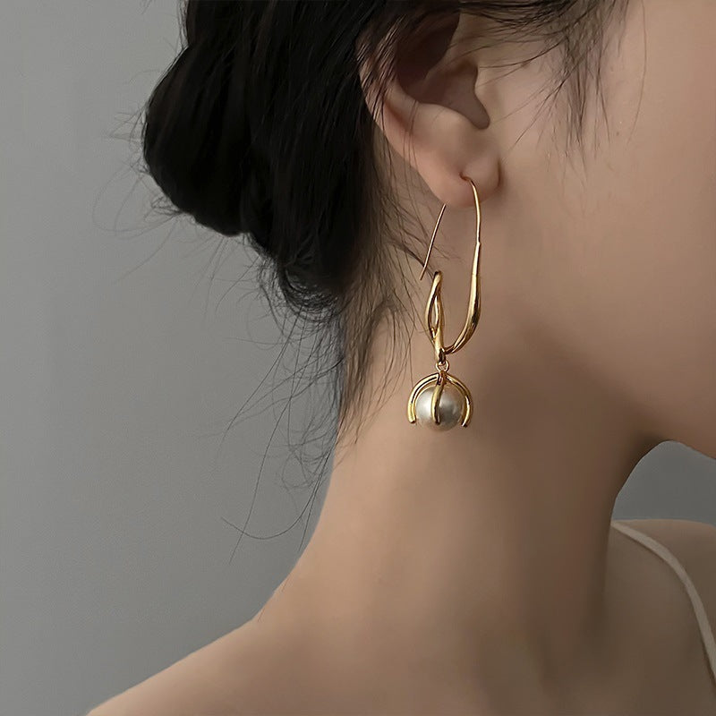 Twisted Pearl Earrings