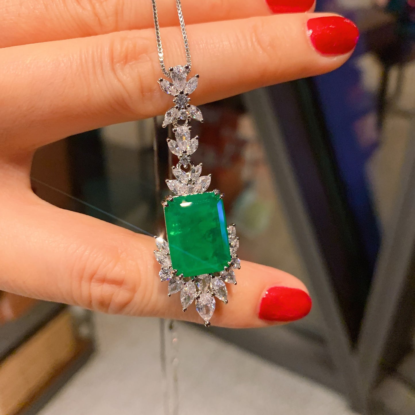 Enchanting Emerald Necklace Set