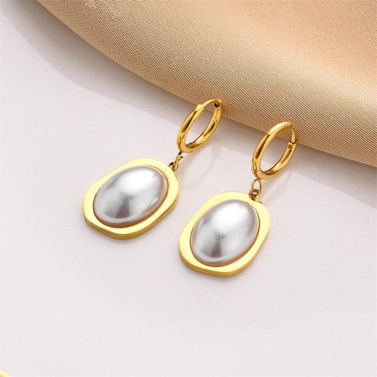 Unique Irregular Pearl Hoop Earrings with an eye-catching design.