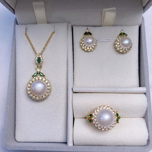 "Elegant jewelry gift for women, perfect for special occasions."
