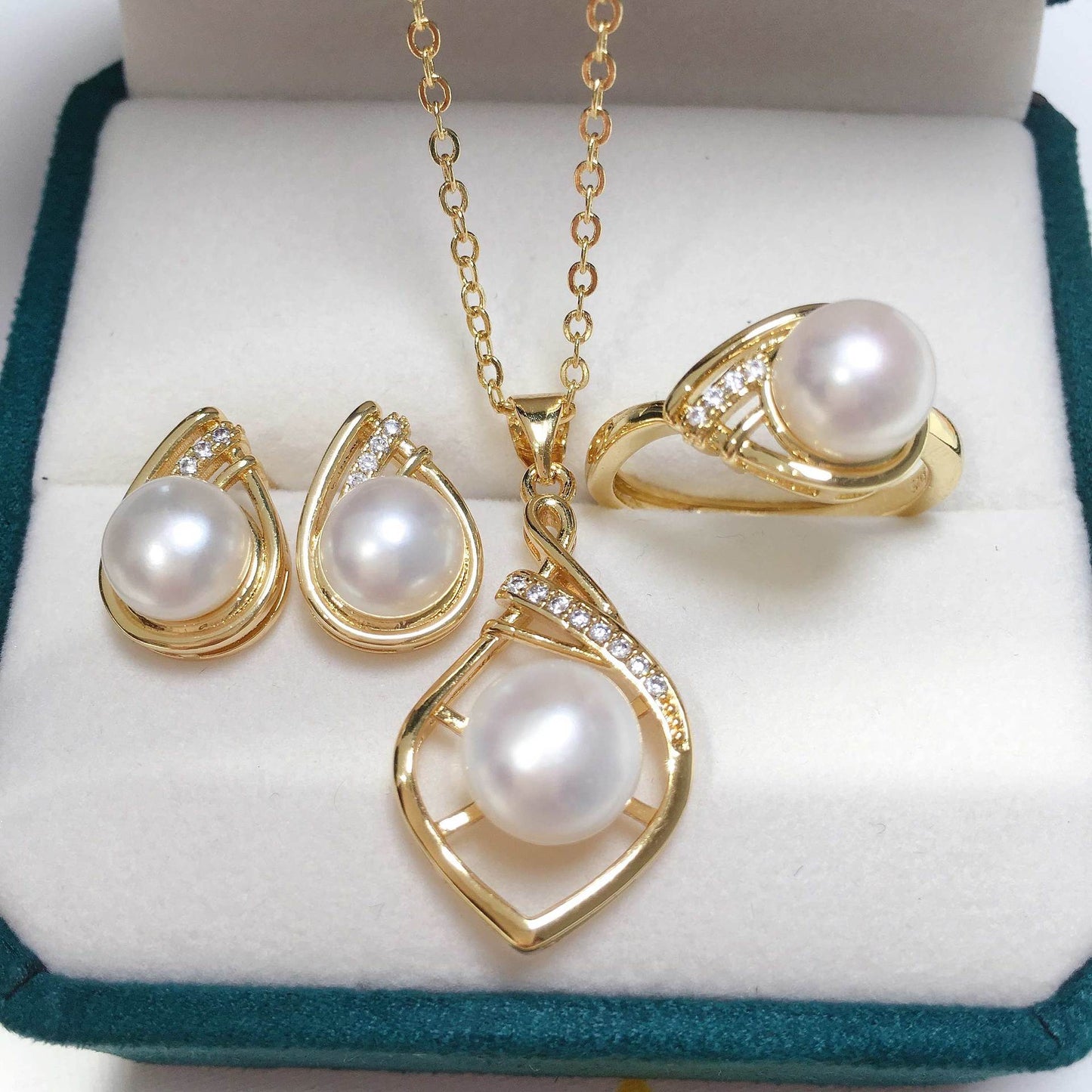 Pearl in a Swirl Necklace