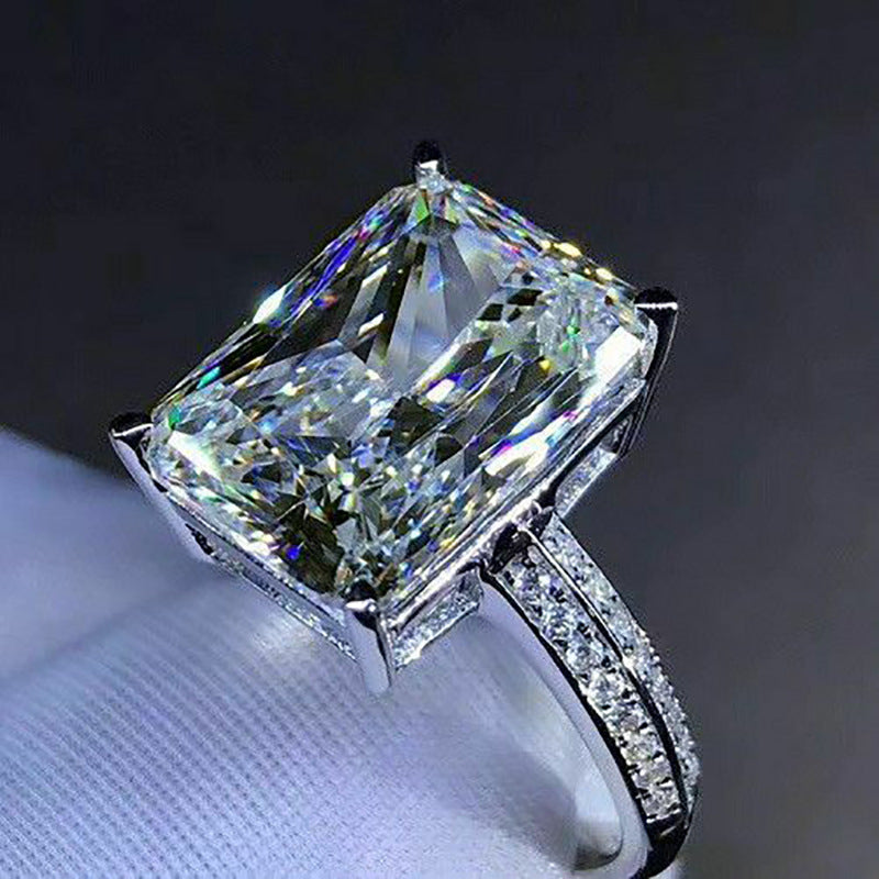 Diva Diamond Solitaire Ring
