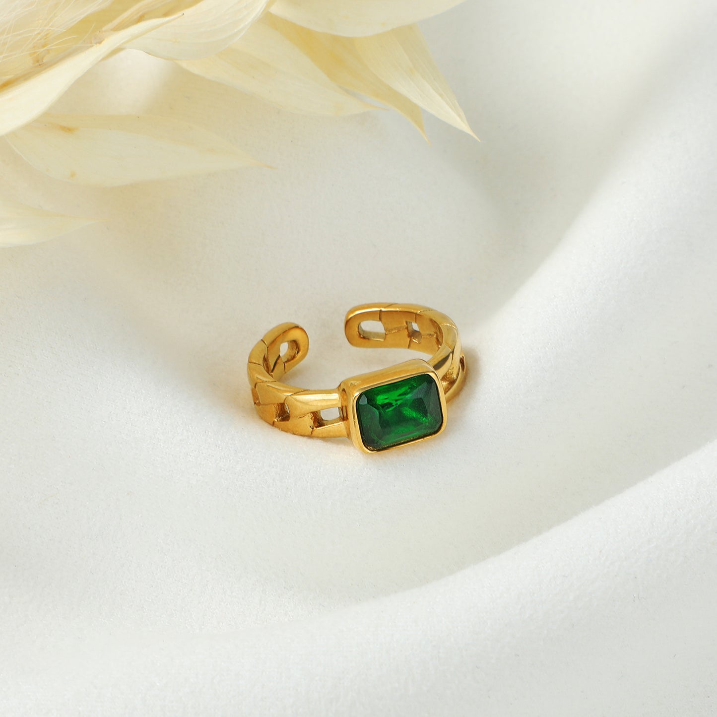 Emerald Gold Link Ring