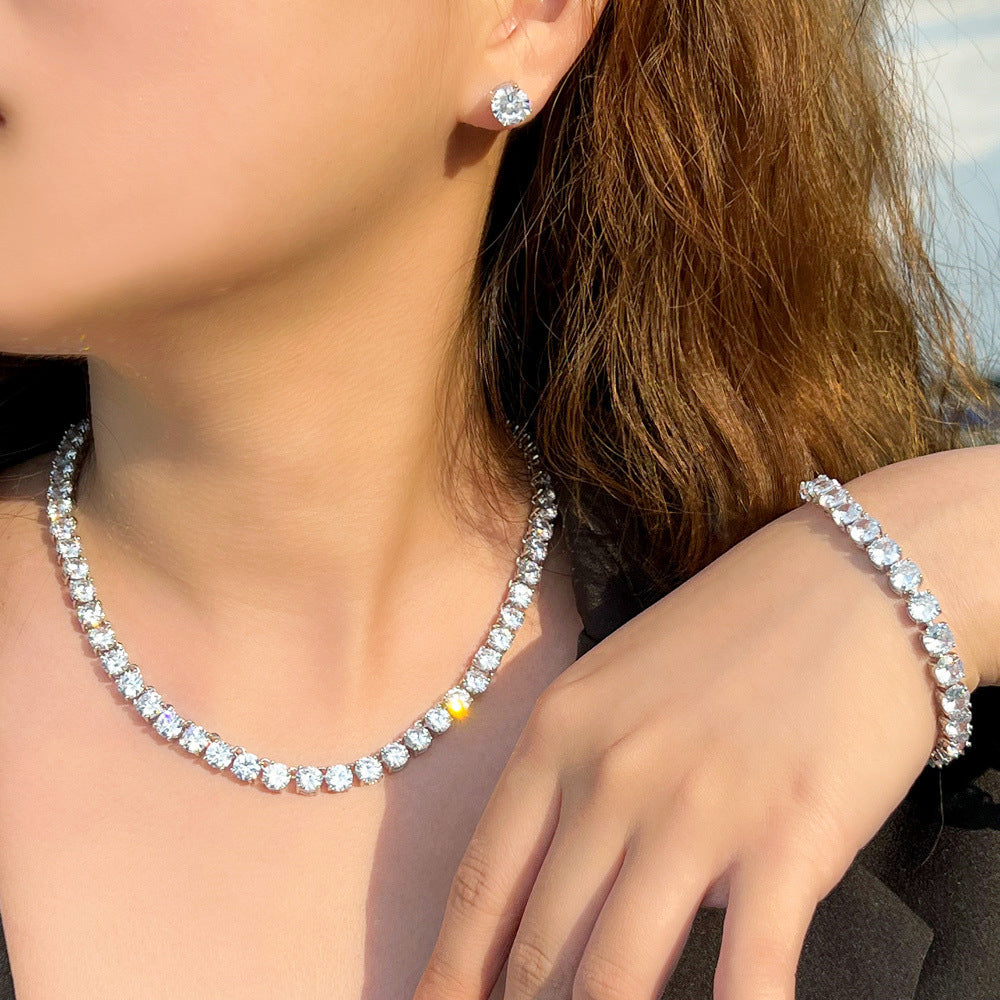 Shop Verdant Gold, Diamond and Emerald Necklace Set | Gehna