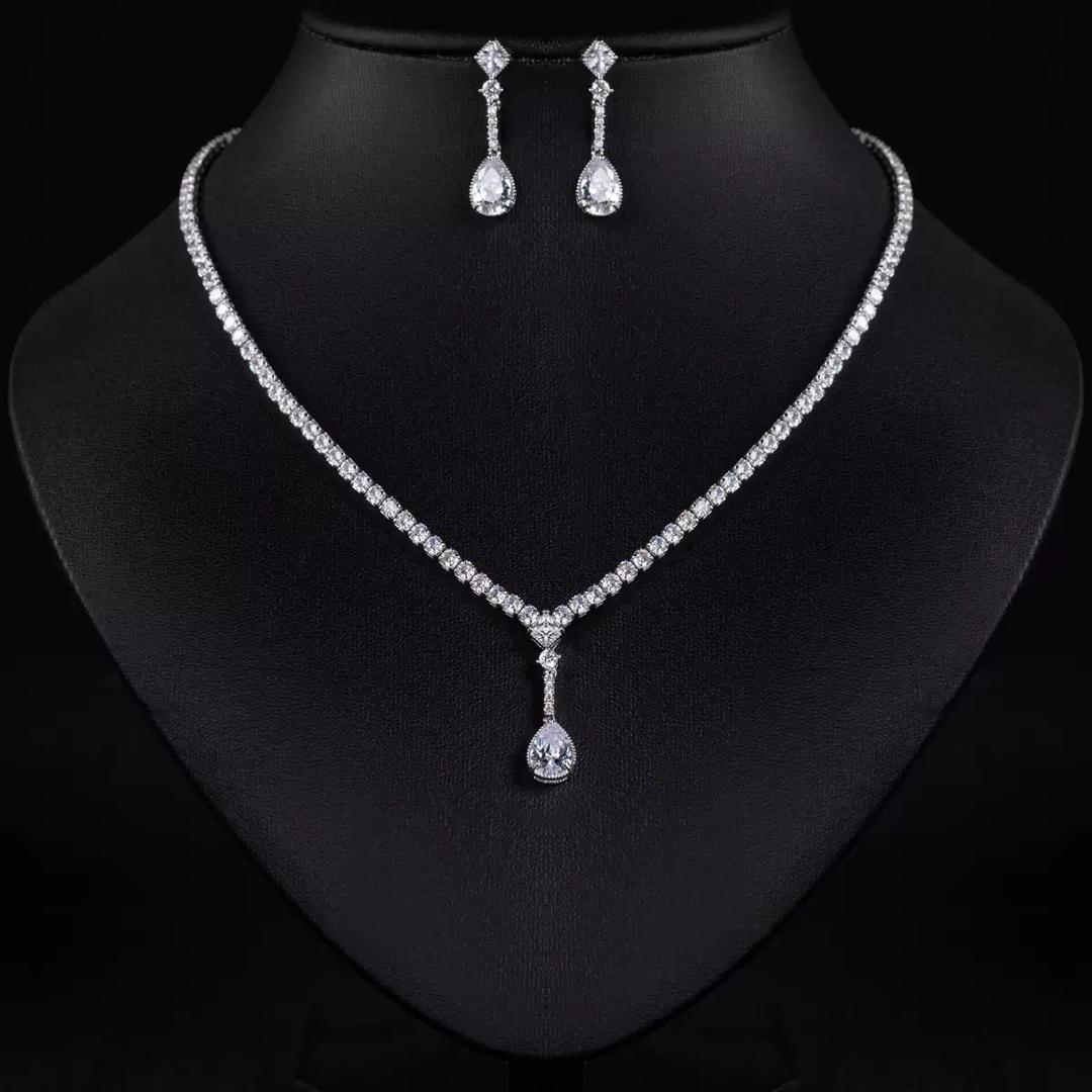 Royal Teardrop Diamond Necklace Set