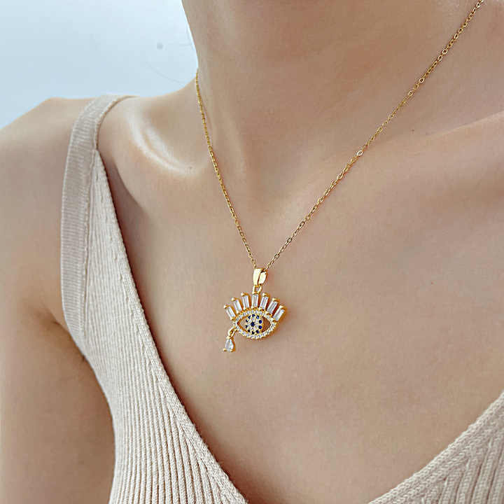 Simple yet sophisticated neckpiece for daily use, ideal for women.
