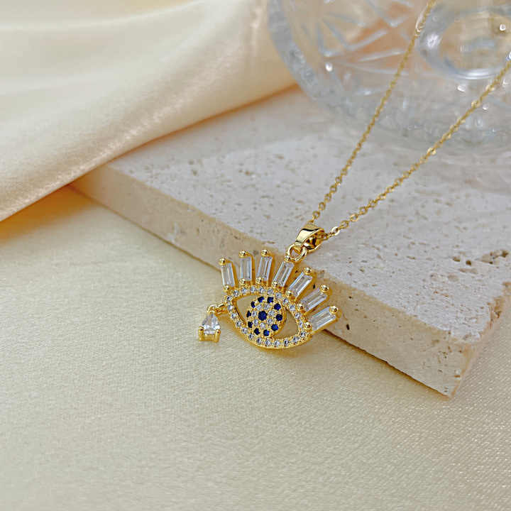 Comes With a Premium Gifting/Storage Box.
18k gold plated over stainless steel Water/Tarnish Resistant
