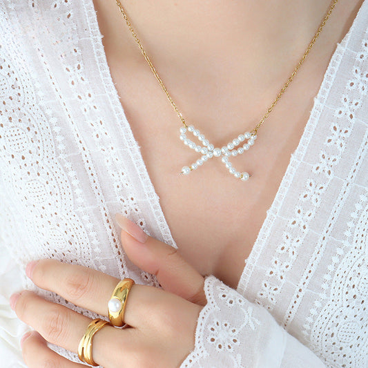 Anti-tarnish pearl jewelry, showcasing a lustrous necklace.
