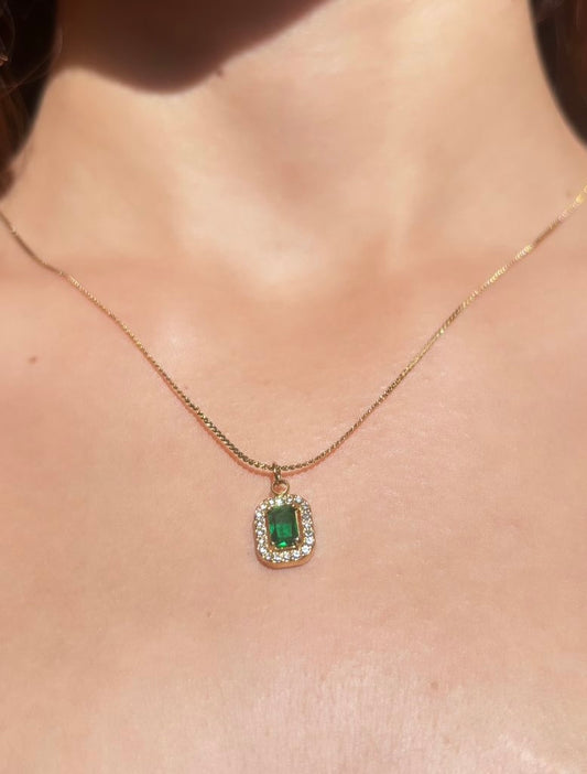 "Elegant jewelry gift for women, perfect for special occasions."
