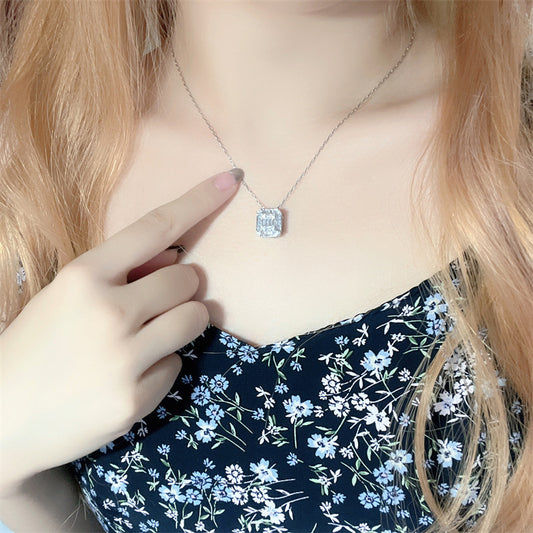 "Timeless neckpiece for women, perfect for everyday sophistication."
