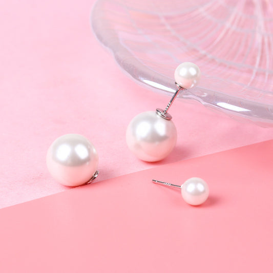 the double-sided pearls create a bold, yet elegant statement, making these stud earrings a must-have accessory.