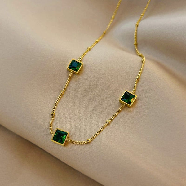 "Simple yet sophisticated neckpiece for daily use, ideal for women."
