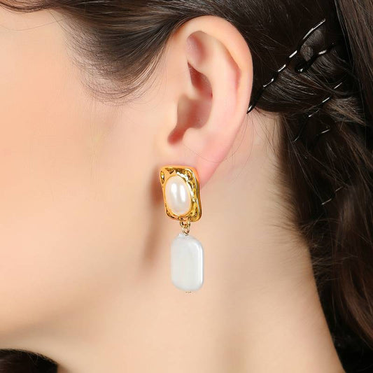 Absolutely Anti-Tarnish & Water Proof. 
keeping your pearls shining bright.