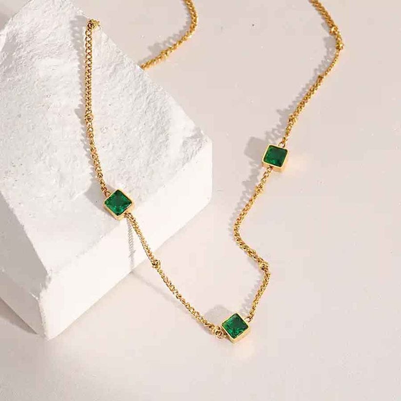 "Lightweight 18kt gold jewelry, perfect for daily wear for women."