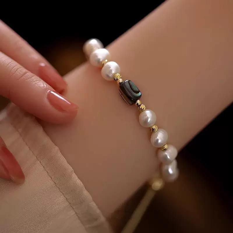 Elara Pearl Bracelet
