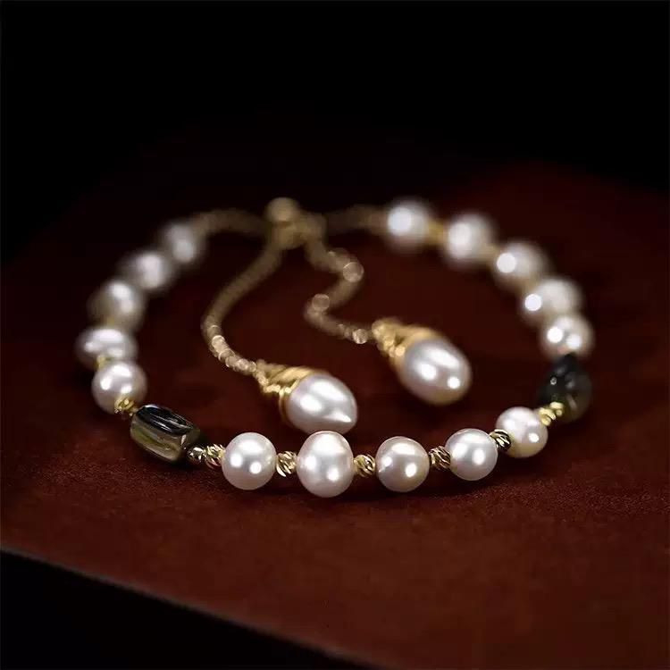 Elara Pearl Bracelet