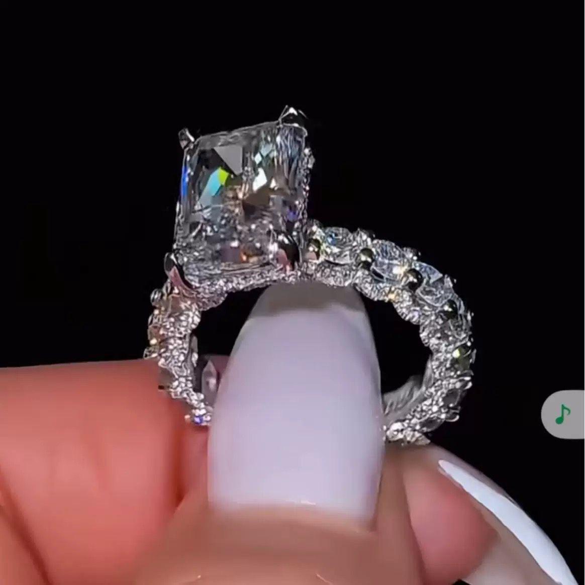 Queen of Lustre Ring