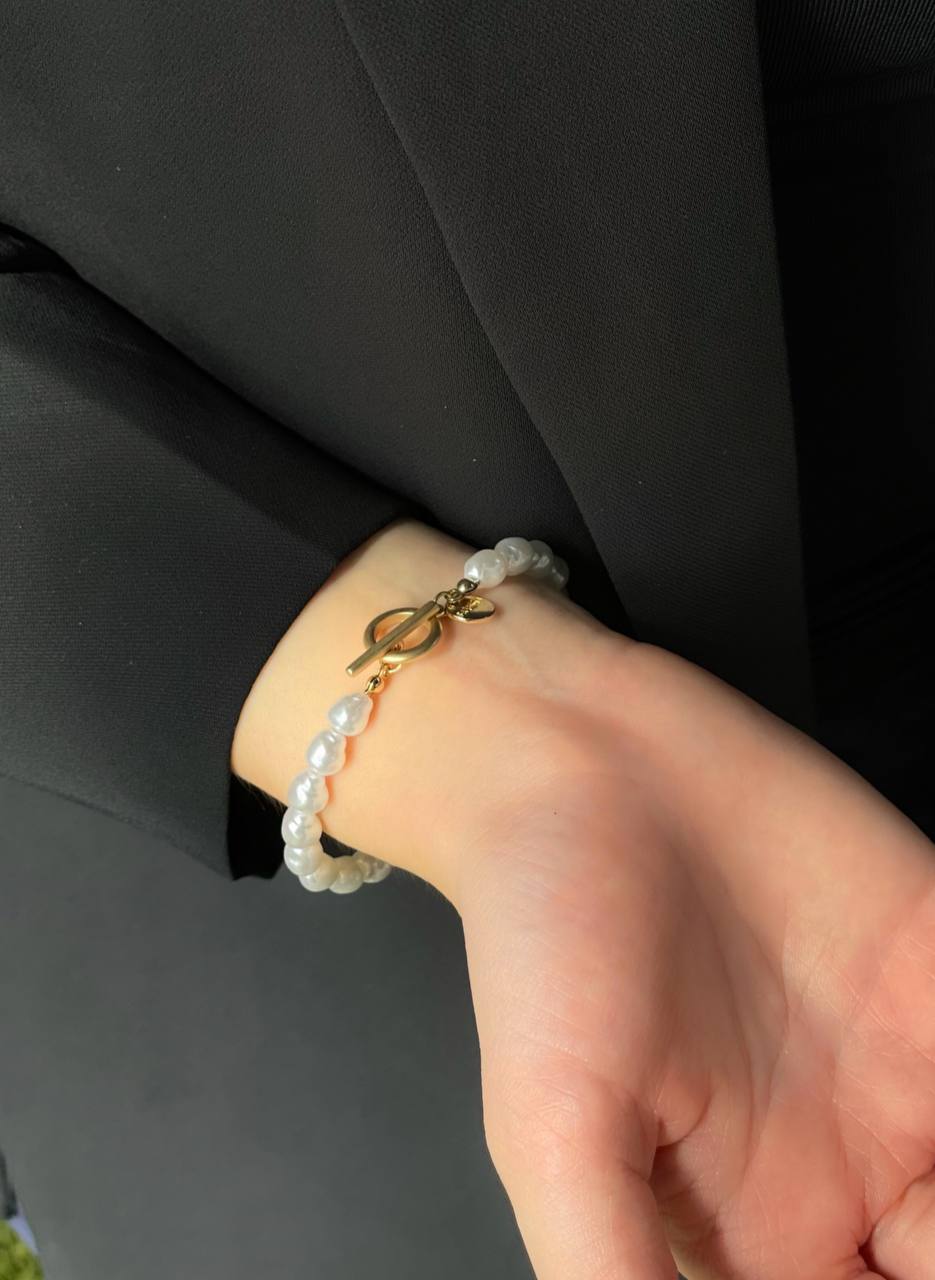 Emerald Motif Pearl Bracelet