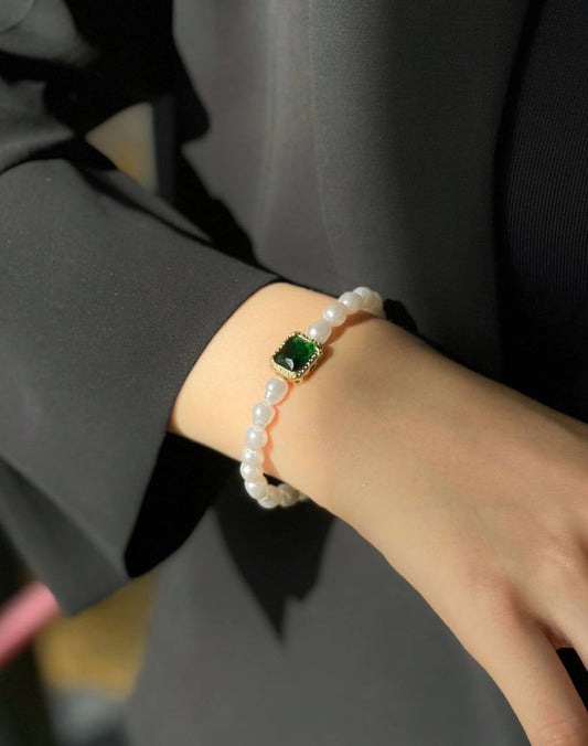 Emerald Motif Pearl Bracelet